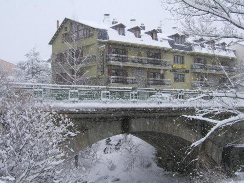 Hotel Llibrada Бенаске Экстерьер фото