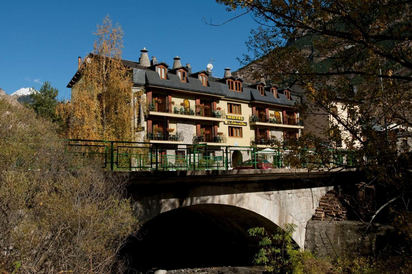 Hotel Llibrada Бенаске Экстерьер фото